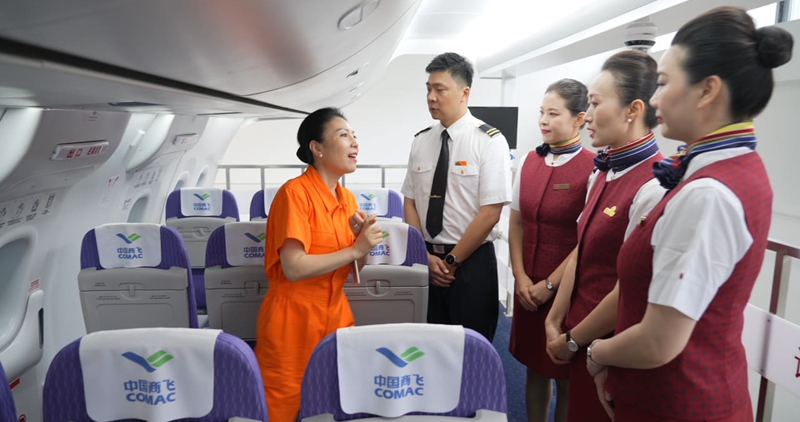 4. 航線(xiàn)帶飛乘務(wù)員.jpg